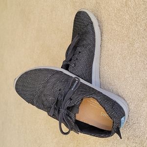 Toms tennis shoes